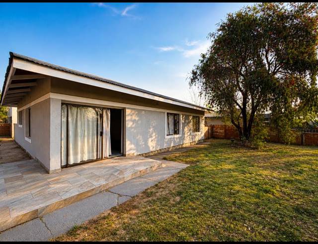 5 BEDROOM HOUSE FOR SALE IN THREE RIVERS